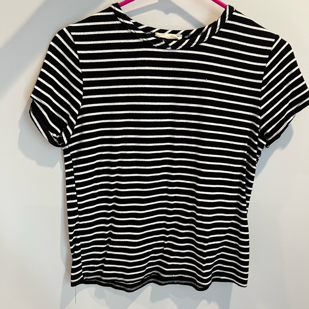 Olivia Rae Black and White Striped Semi Cropped Tee Shirt Size Medium